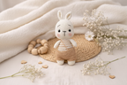 Conejito de peluche tejido a mano