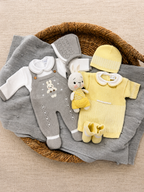 Set de regalo para recién nacido "Conejito de crema de mantequilla" – Dos conjuntos de punto + manta + conejito