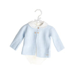 Conjunto de tres piezas de punto para recién nacido - azul claro y blanco