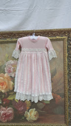 Precioso vestido color rubor para bebés y niños pequeños