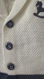Conjunto de traje de lino para bebé niño con pajarita y detalle de caballo
