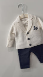 Conjunto de traje de lino para bebé niño con pajarita y detalle de caballo