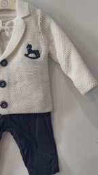 Conjunto de traje de lino para bebé niño con pajarita y detalle de caballo